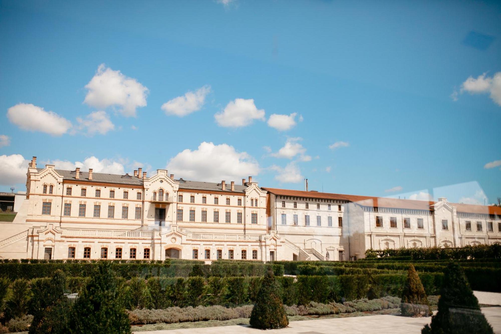 Castel Mimi Wine